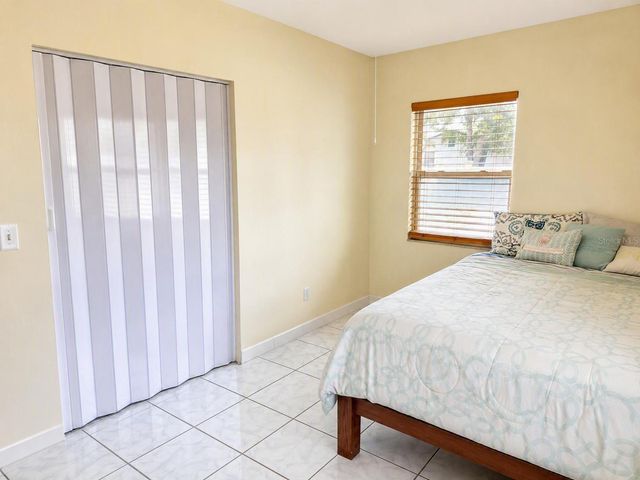 8002 WOODVINE PLACE, Tampa, FL 33615