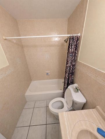 8002 WOODVINE PLACE, Tampa, FL 33615