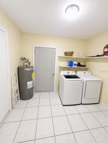 8002 WOODVINE PLACE, Tampa, FL 33615