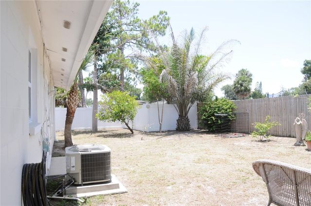 8002 WOODVINE PLACE, Tampa, FL 33615