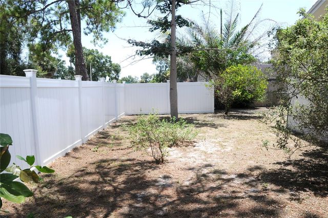 8002 WOODVINE PLACE, Tampa, FL 33615