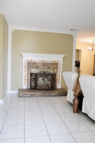 8002 WOODVINE PLACE, Tampa, FL 33615