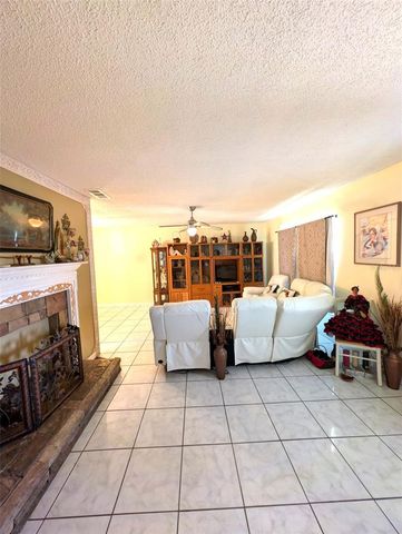 8002 WOODVINE PLACE, Tampa, FL 33615