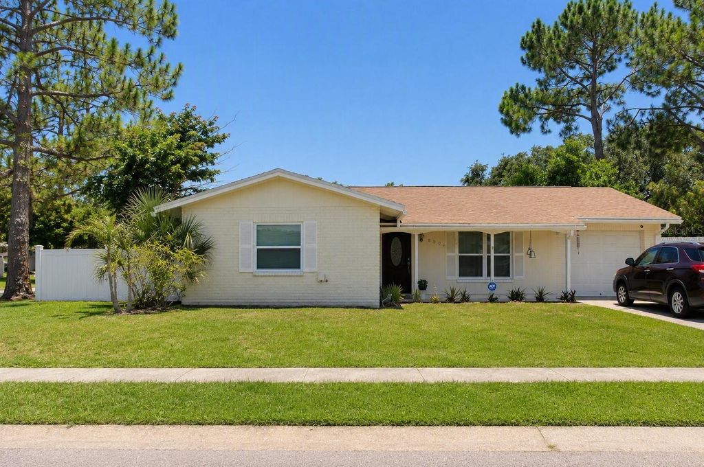 8002 WOODVINE PLACE, Tampa, FL 33615
