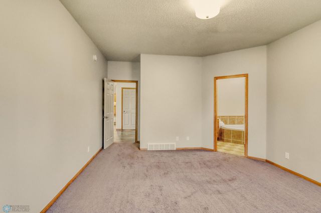 4375 58th Street S, Fargo, ND 58104