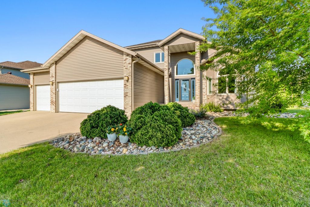 4375 58th Street S, Fargo, ND 58104