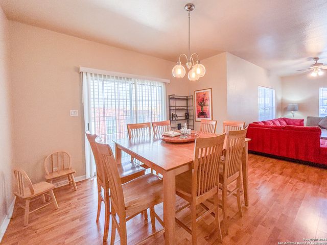 52 Chapel Hill Circle, San Antonio, TX 78240