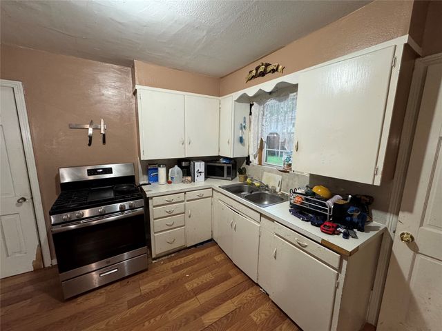 1706 N Shannon Street, Sherman, TX 75092