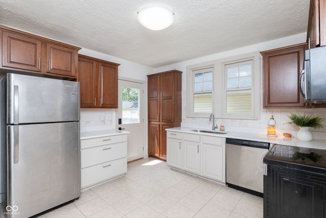 6154 Rosslyn Avenue, Indianapolis, IN 46220
