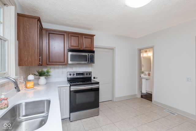 6154 Rosslyn Avenue, Indianapolis, IN 46220