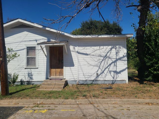 2524 S 9th Street, Waco, TX 76706