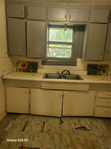 2524 S 9th Street, Waco, TX 76706