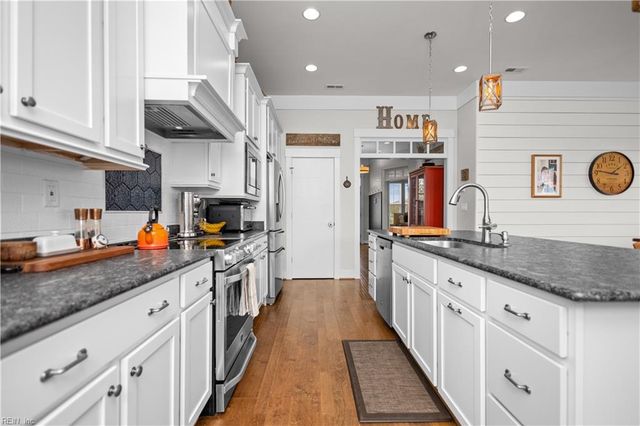 401 Campus DR, Moyock, NC 27958