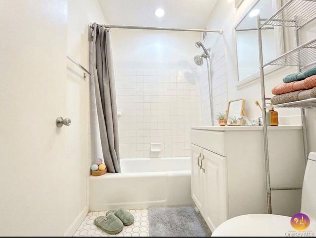 11817 Union Street 14J, Forest Hills, NY 11357