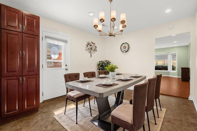 4433 Madison Avenue, Brookfield, IL 60513