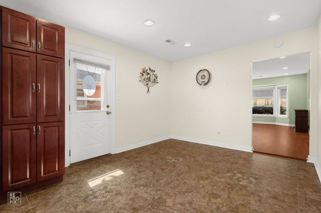 4433 Madison Avenue, Brookfield, IL 60513