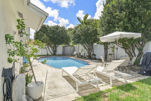 14529 Sunset Pine Drive, Delray Beach, FL 33445