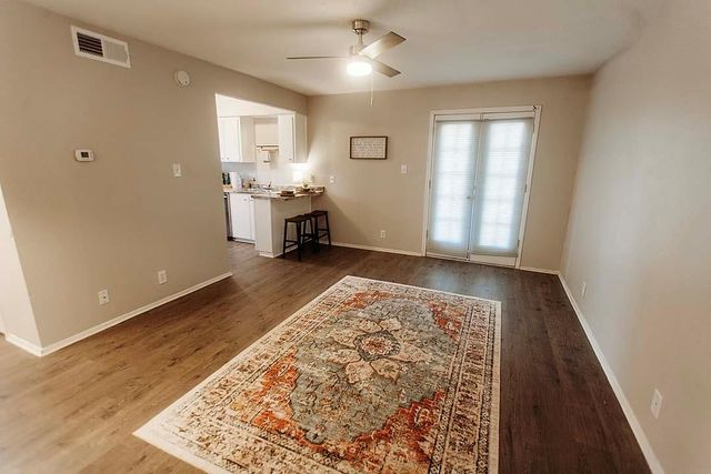 3712 Manchaca RD 7, Austin, TX 78704