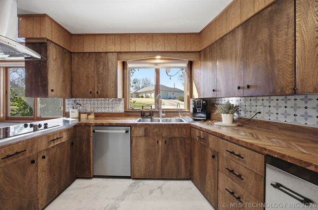 2108 Skyline Place, Bartlesville, OK 74006