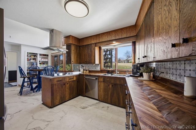 2108 Skyline Place, Bartlesville, OK 74006