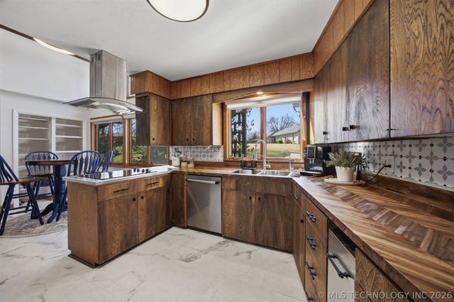 2108 Skyline Place, Bartlesville, OK 74006