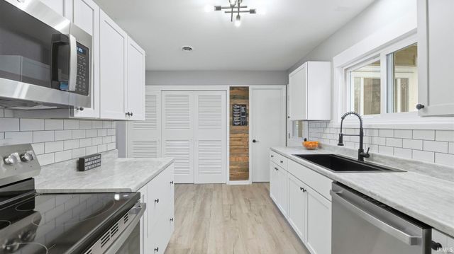 601 W Pettit Avenue, Fort Wayne, IN 46807