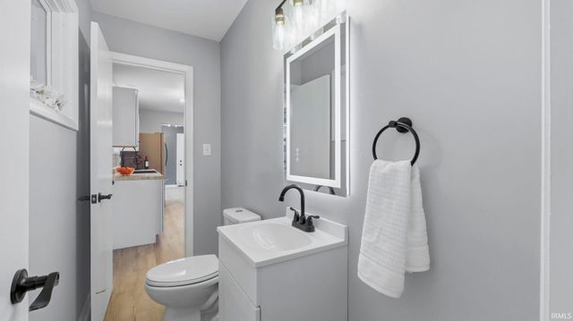 601 W Pettit Avenue, Fort Wayne, IN 46807