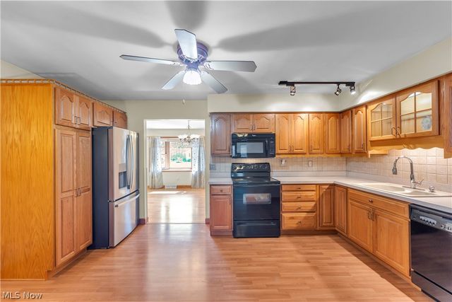 811 Tarry Lane, Amherst, OH 44001