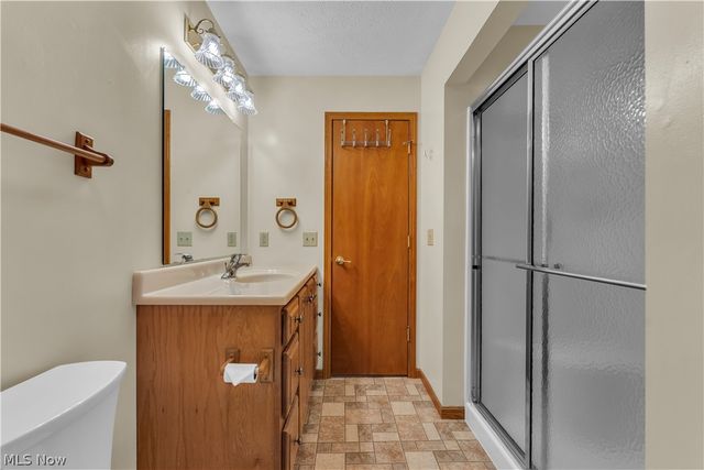 811 Tarry Lane, Amherst, OH 44001