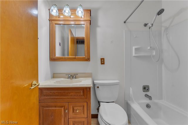 811 Tarry Lane, Amherst, OH 44001