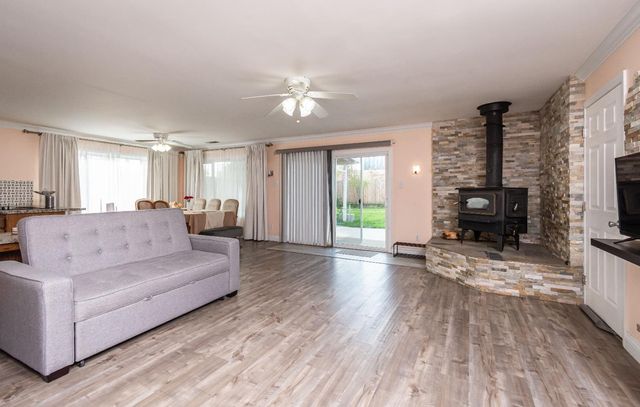 6851 Aleta Way, Sacramento, CA 95842