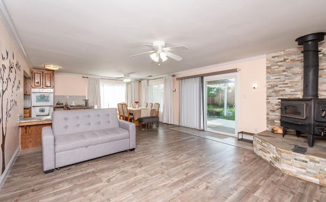 6851 Aleta Way, Sacramento, CA 95842