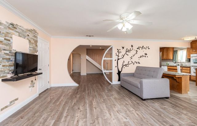 6851 Aleta Way, Sacramento, CA 95842