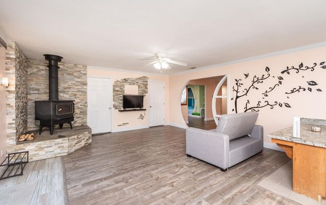 6851 Aleta Way, Sacramento, CA 95842