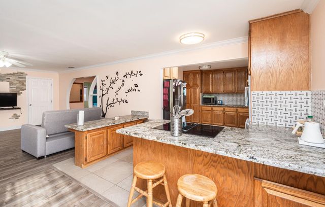 6851 Aleta Way, Sacramento, CA 95842