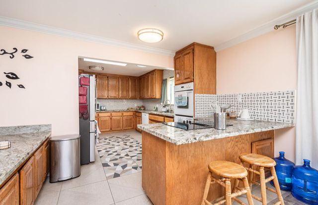 6851 Aleta Way, Sacramento, CA 95842