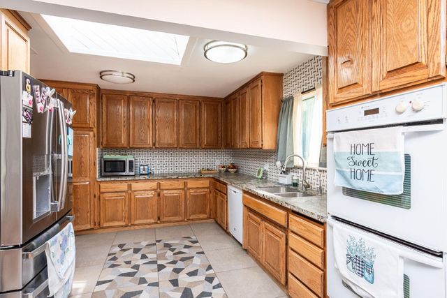 6851 Aleta Way, Sacramento, CA 95842