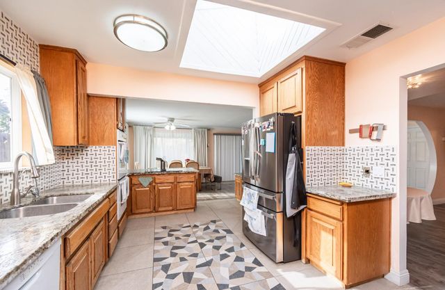 6851 Aleta Way, Sacramento, CA 95842