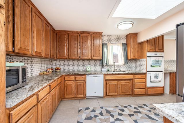 6851 Aleta Way, Sacramento, CA 95842