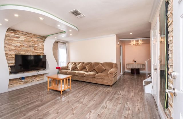 6851 Aleta Way, Sacramento, CA 95842