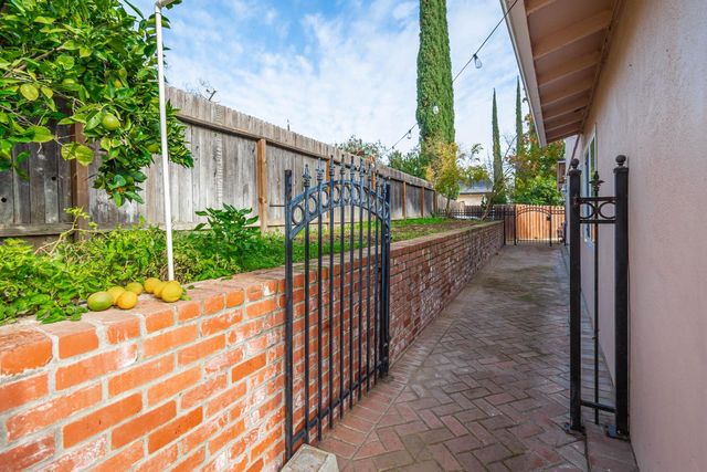 6851 Aleta Way, Sacramento, CA 95842