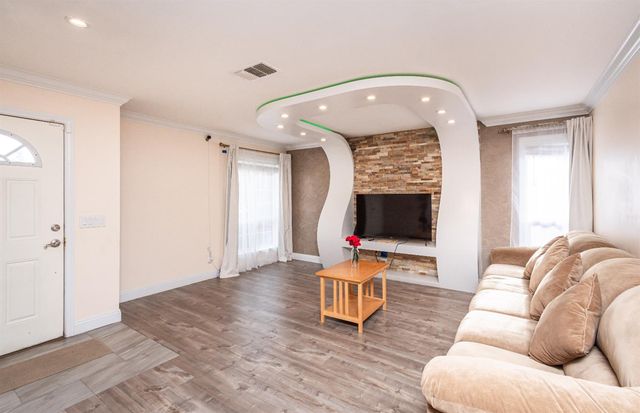 6851 Aleta Way, Sacramento, CA 95842