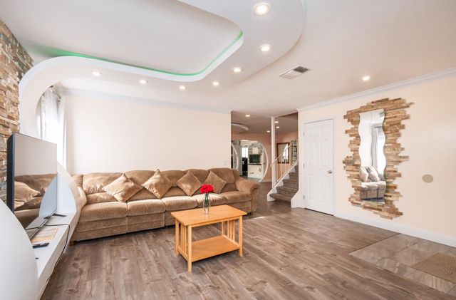 6851 Aleta Way, Sacramento, CA 95842