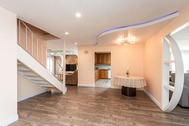 6851 Aleta Way, Sacramento, CA 95842