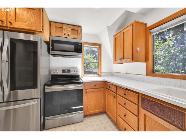 38383 KICKBUSCH Ln, Springfield, OR 97478