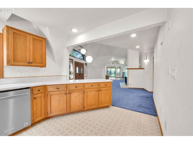 38383 KICKBUSCH Ln, Springfield, OR 97478