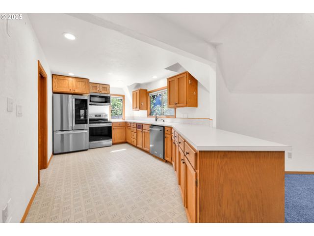 38383 KICKBUSCH Ln, Springfield, OR 97478