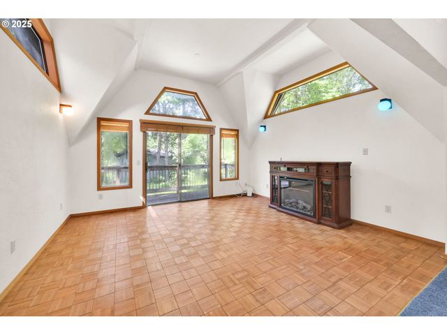 38383 KICKBUSCH Ln, Springfield, OR 97478
