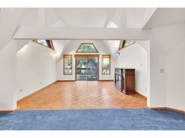 38383 KICKBUSCH Ln, Springfield, OR 97478