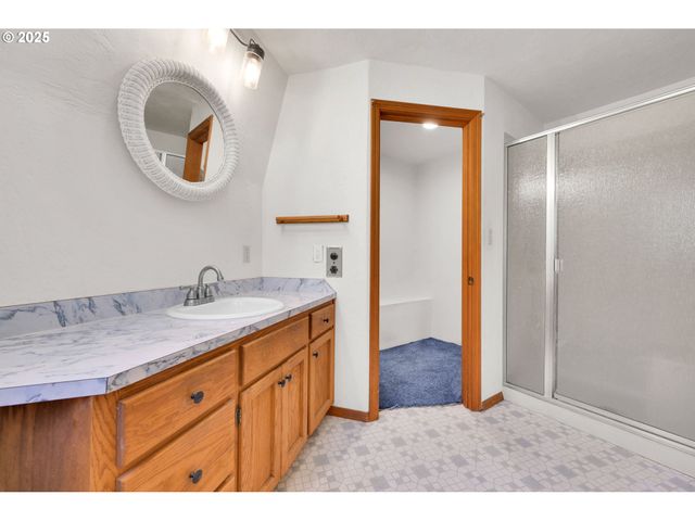38383 KICKBUSCH Ln, Springfield, OR 97478
